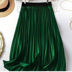 Plus Size Pleated Skirt